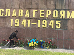 Слава героям
