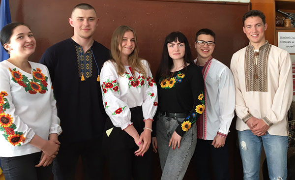 Вишиванка єднає українців