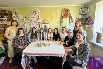 Майстерка "Свічки з вощини"