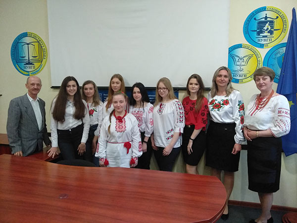 Шлях у науку починається з коледжу