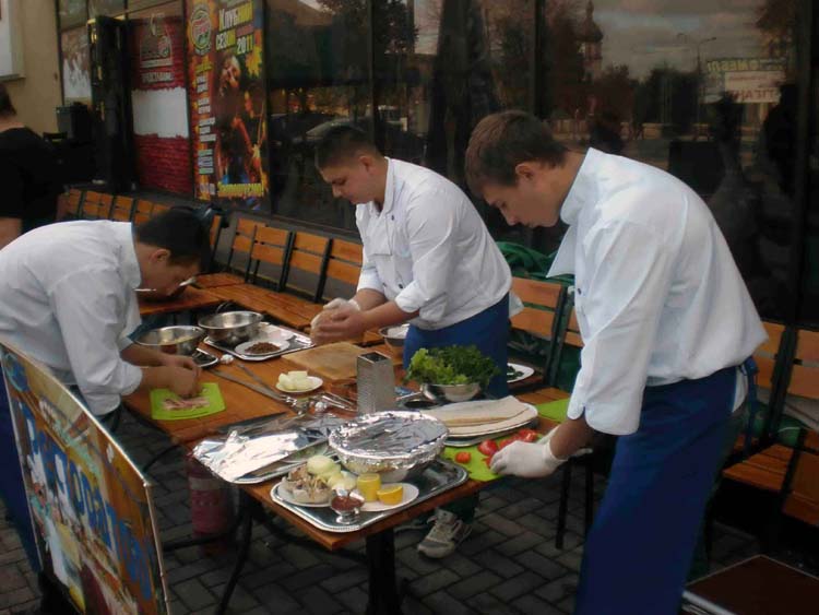Вітаємо студентів технологічного відділення РКЕБ і викладачів з перемогою