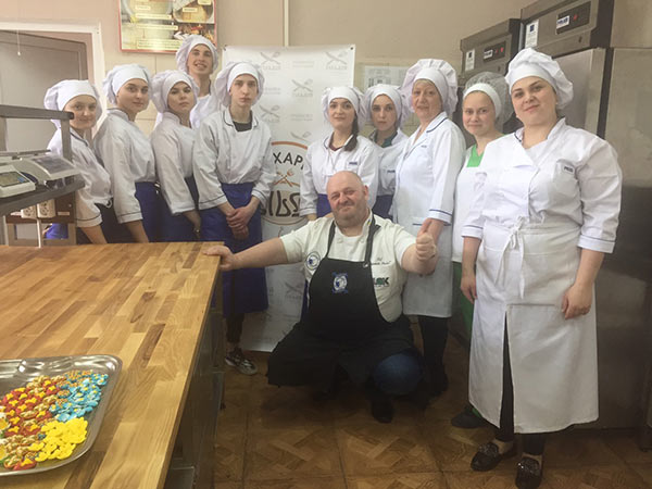 Благодійна пасхальна випічка