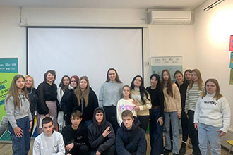 ЗУСТРІЧ З ПИСЬМЕННИЦЕЮ