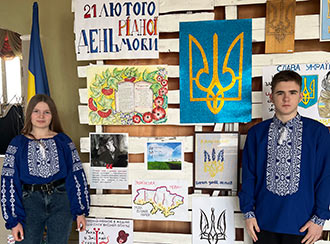 БРИНИТЬ, СПІВАЄ НАША МОВА…