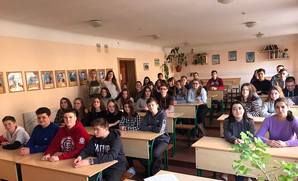 Крила на майдані