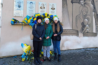Герої першої перемоги у битві, що триває